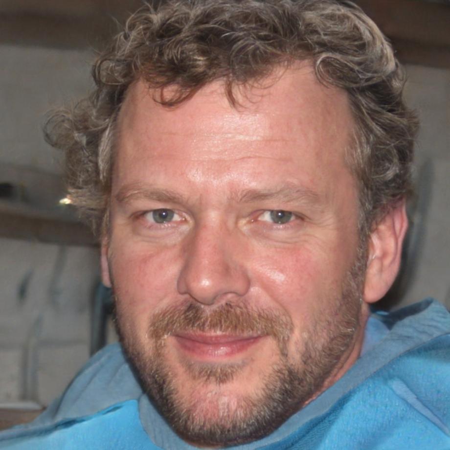 Portrait de Luc Bertrand, analyste financier